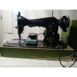 Vintage Hilton Super Deluxe Precision Sewing Machine. Needs belt Made In Japan.